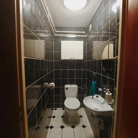 Trzy Pokojowe Parterowe Appartement *